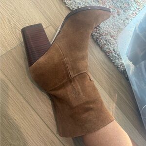 Elegant Tan Suede Heeled Boots